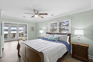 4 bedrooms, iron/ironing board, travel crib, free WiFi - Boathouse + Game Garage w/Ping Pong & Air Hockey | Lake Views | Ponderosa Pointe (Mooresville)