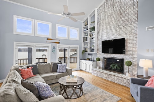 Boathouse + Game Garage w/Ping Pong & Air Hockey | Lake Views | Ponderosa Pointe