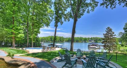 Lucky's Lake House by AvantStay | Private Lake Bar