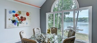 Lucky's Lake House by AvantStay | Private Lake Bar