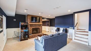 Smart TV, videogames, mesa de pingue-pongue