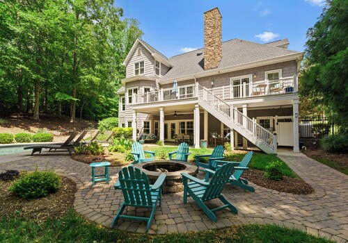 Making Waves by AvantStay | Sleeps 20 + Pool