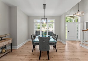 Dining - Making Waves by AvantStay | Sleeps 20 + Pool (Denver)