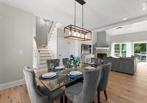 Dining - Making Waves by AvantStay | Sleeps 20 + Pool (Denver)