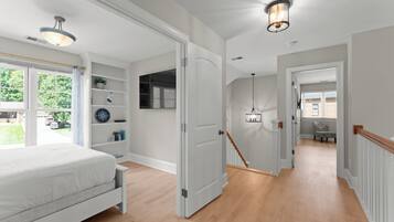 6 bedrooms, iron/ironing board, travel crib, free WiFi