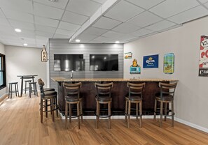 Bar (on property) - Making Waves by AvantStay | Sleeps 20 + Pool (Denver)