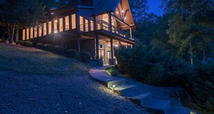 Mi Casa, Su Casa by AvantStay | Lakefront Escape