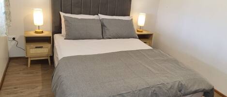 3 bedrooms, bed sheets