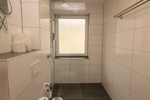Shower - Holiday Home near Essen Trade Fair & Terrace (Essen)