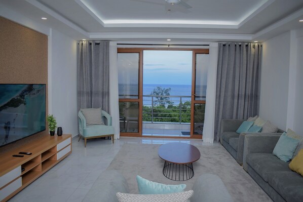 Living area - Enjoy your stay in a spacious 2 bedroom apartment with the best Sea view (Mombasa)