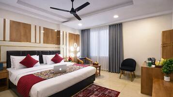 1 bedroom, Egyptian cotton sheets, premium bedding, down duvets