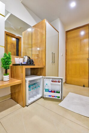 Executive Residency Suite | Mini-refrigerator - Hotel All Time Residency - Near Connaught Place New Delhi (New Delhi)