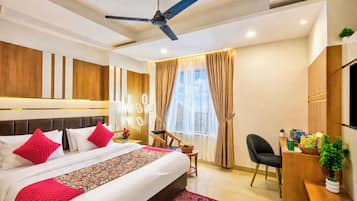 1 bedroom, Egyptian cotton sheets, premium bedding, down duvets