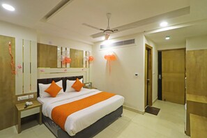 1 bedroom, premium bedding, desk, free WiFi