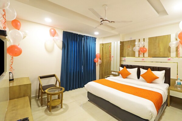 1 bedroom, premium bedding, desk, free WiFi
