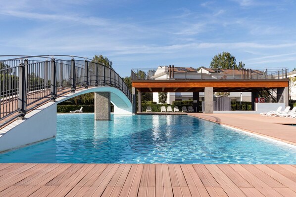 Pool - Lovely Apartment With two Fenced Garden (San Michele al Tagliamento)