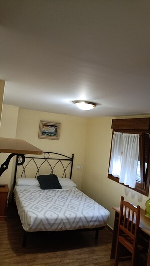 Classic Room, 1 Bedroom | Free WiFi, bed sheets - Habitaciones asador el puente  (Galdames)
