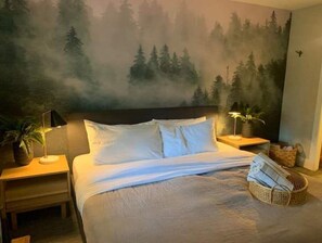 2 bedrooms, iron/ironing board, travel cot, free WiFi