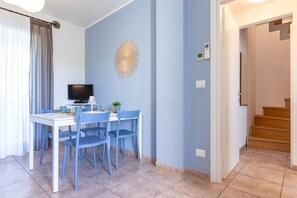 Apartment, 2 Schlafzimmer, Terrasse, Poolblick | Esszimmer