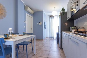 Appartement, 2 chambres, terrasse | Salle à manger