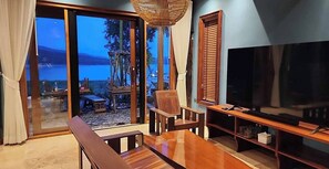 V9 Family Villa | Repas dans la chambre