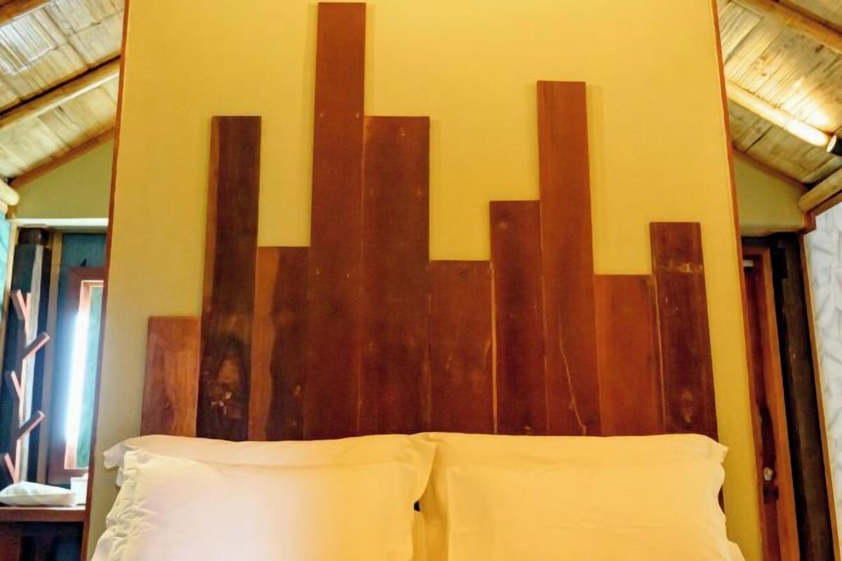 Minibar, desk, rollaway beds (surcharge), WiFi (free)