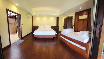 V9 Family Villa | 미니바, 각각 다른 스타일의 인테리어, 각각 다르게 가구 비치, 책상