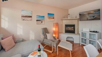 Fernseher, Kamin, DVD-Player, Stereoanlage