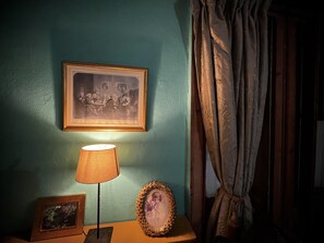 Interior - Central Bath,18th Century Georgian Rooms, Large Bedroom with Roll-Top bathroom (Bath)