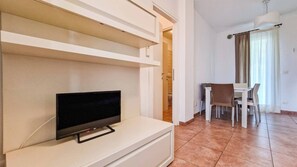 Room amenity - Pool-front Apartment With Fenced Garden and bbq (San Michele al Tagliamento)