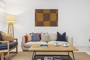 Smart TV - Lindy Lou's Entire Rental Unit in Sawtell (Sawtell)