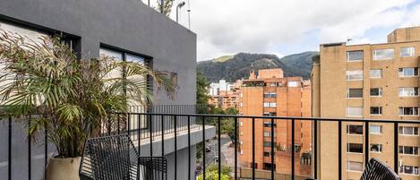 المنطقة المحيطة بالمنشأة