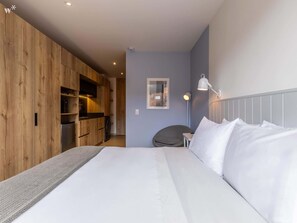1 slaapkamer, een strijkplank/strijkijzer, wifi, beddengoed