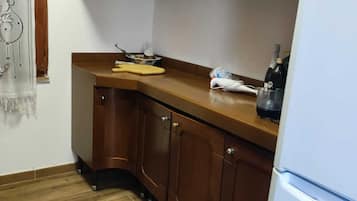 Family Villa | Private kitchen | Full-size fridge, stovetop, cookware/dishes/utensils