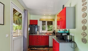 Fridge, microwave, stovetop, coffee/tea maker - Beachfront Bungalows with Zen Charm (Moorea)