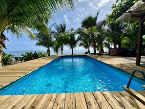 Pool - Chic Beachside Retreat (Moorea)