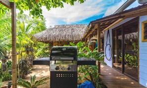 Terrace/patio - Exquisite Bungalow with Beachfront Jacuzzi (Moorea)