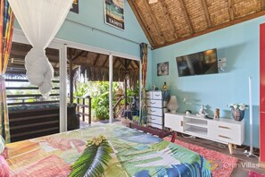 1 bedroom, desk, iron/ironing board, travel crib - Romantic Beachfront Escape with Modern Comforts (Moorea)