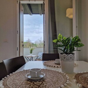 Leilighet, 2 soverom, balkong | Spisestue