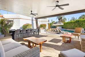 Outdoor dining - Movie Colony Estate Home! Tennis Court! Pool! Pool Table! (Palm Springs)