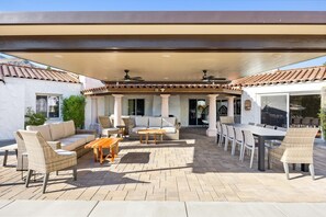 Outdoor dining - Movie Colony Estate Home! Tennis Court! Pool! Pool Table! (Palm Springs)