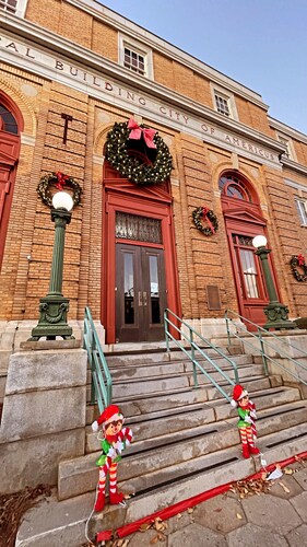 House on an acre! Book 2 nights and get the 3rd free.