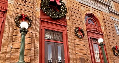 House on an acre! Book 2 nights and get the 3rd free.