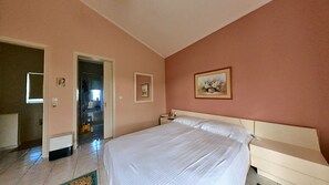 3 soverom, strykejern/-brett, wi-fi og sengetøy