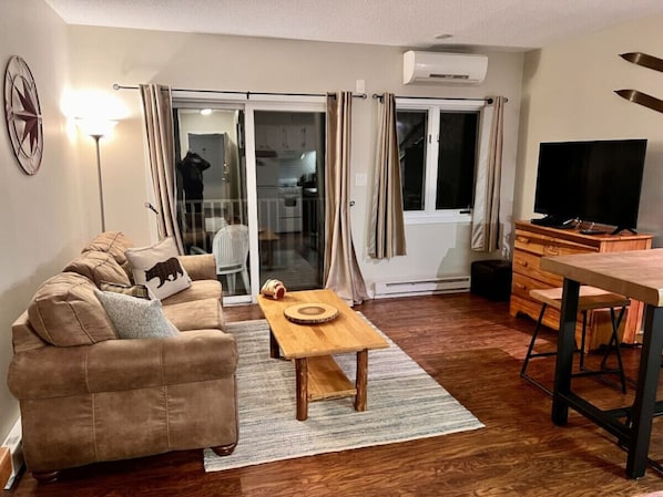 Smart TV, fireplace, ping pong