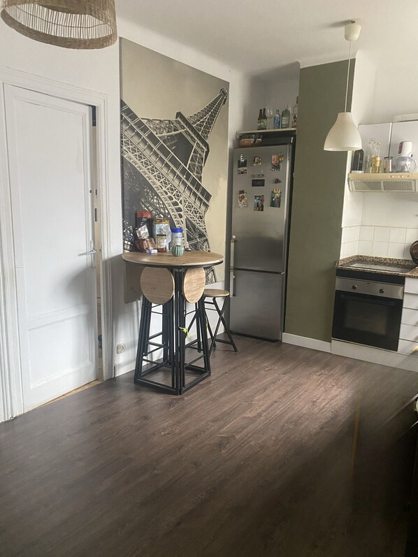Kühlschrank, Ofen, Herdplatte, Toaster