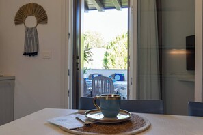 Apartment, 2 Schlafzimmer, Balkon | Esszimmer