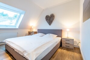 1 habitación, tabla de planchar con plancha, wifi gratis y ropa de cama