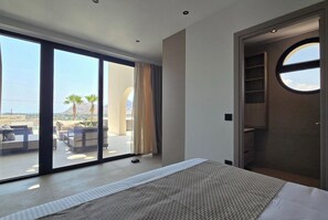 3 bedrooms, in-room safe, iron/ironing board, free WiFi