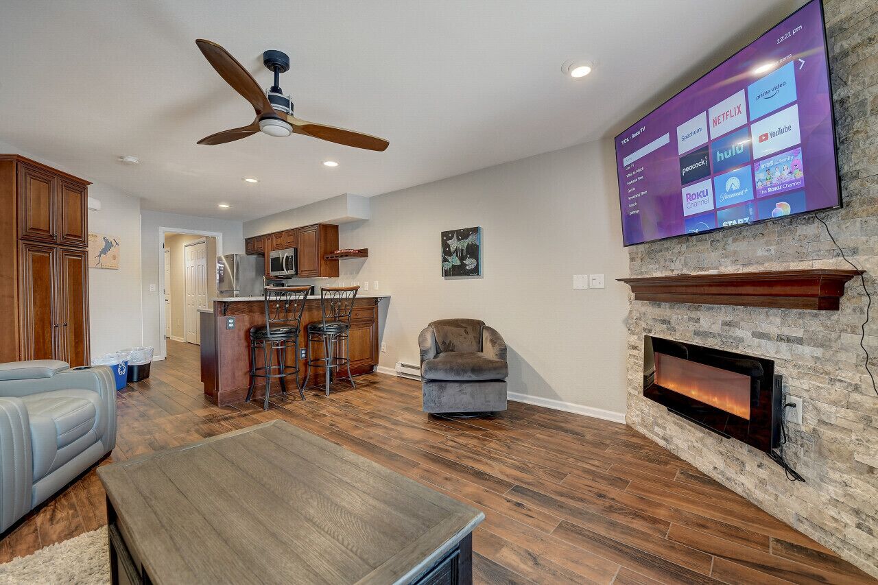 Een smart-tv en een open haard